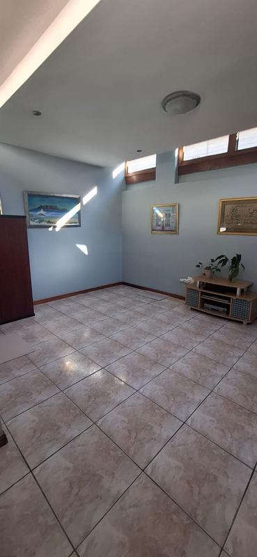 6 Bedroom Property for Sale in Cravenby Western Cape